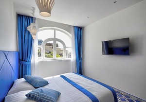 Villa Clarice A, fully refundable with voucher*: A bright and sunny apartment in a quiet position, located on a hillside above the sea, with Free WI-FI.