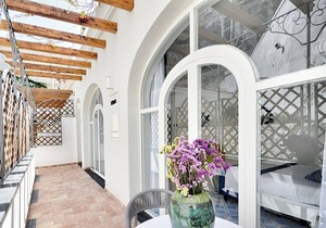Villa Clarice E, fully refundable with voucher*: An elegant and modern studio apartment in a quiet position, located on a hillside above the sea, with Free WI-FI.