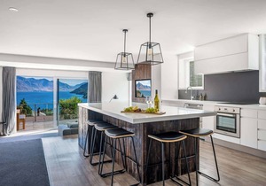 Villa Habeke | Lake Views, Gas Fire, A/C, BBQ