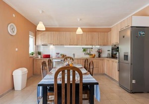 Villa in Neoric with Pool and Bubble Bath