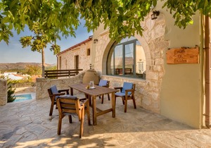 Villa Kirke with private swimming pool