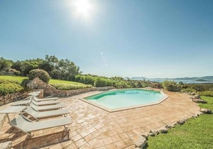 Villa La Nicchia with Sea View, Shared Pool & Wi-Fi