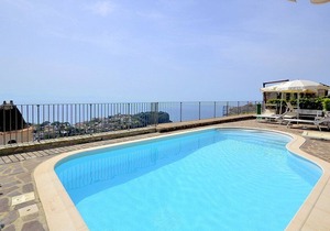 Villa Laila A, fully refundable with voucher*: A pleasant and spacious apartment which faces the sun and the sea, with Free WI-FI.