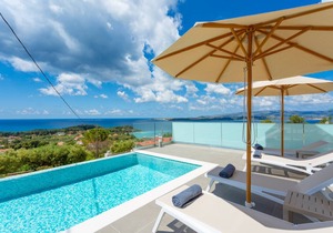 Villa Lassi Illios: Large Private Pool, Walk to Beach, Sea Views, A/C, WiFi