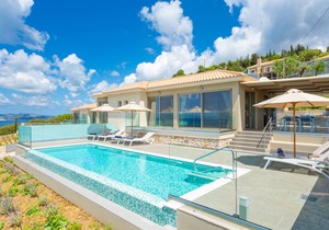 Villa Lassi Illios: Large Private Pool, Walk to Beach, Sea Views, A/C, WiFi