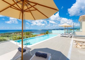 Villa Lassi Illios: Large Private Pool, Walk to Beach, Sea Views, A/C, WiFi