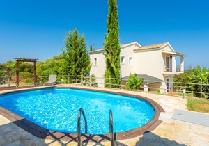 Villa Mavrikia: Large Private Pool, A/C, WiFi, Eco-Friendly