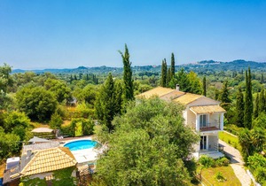 Villa Mavrikia: Large Private Pool, A/C, WiFi, Eco-Friendly