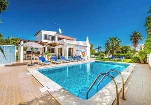 Villa Miramar - Four Bedroom Villa, Sleeps 8