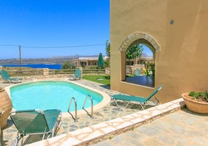 Villa Neria: Large Private Pool, Sea Views, A/C, WiFi