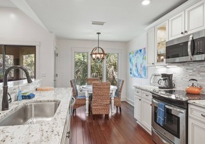 Villa Overlooking Roy Barth Tennis Courts- 5 Minute Walk to Beach