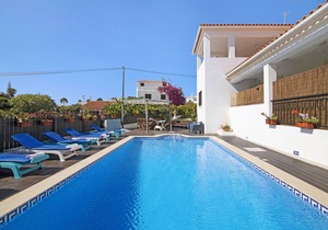 Villa Quinta do Algarve with Sea View, Pool, A/C, Wi-Fi, Garden, Terrace & Balcony