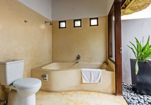 Villa Sasoon 4, 100 mt to Beach