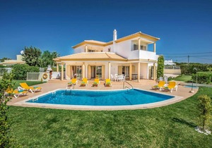 Villa Vega - Luxury Villa with a Large garden, Private pool, Air Con, Free Wi-Fi, BBQ