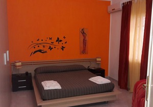 Villa with pool 300 meters from the sea sleeps 12 - Free WiFi air conditioning