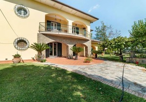 Villa with Pool Near Paestum