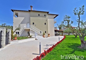Villa Zeria by TravelPro Services- Nea Potida...