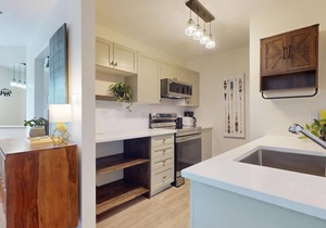 Village Location -Penthouse floor - View - Hot tub - newly renovated - Eagle Lodge