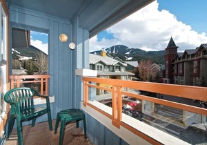 Village Location -Penthouse floor - View - Hot tub - newly renovated - Eagle Lodge