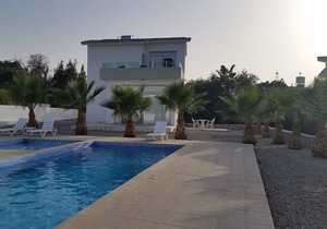 Village Location with stunning Sea/Pool views, 3 minutes walk from restaurants