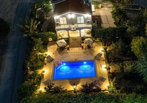 'VILLAMINA' Stunning Panoramic Sea and Mountain Views Beautiful Pool and Gardens