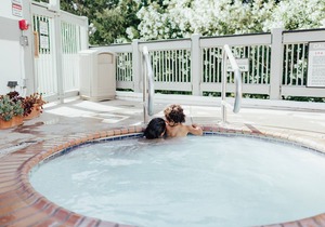 Vinland Hotel and Lounge