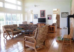 Volcanoes National Park - minutes away. 25 acre Nature Lodge
