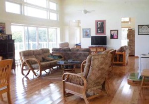 Volcanoes National Park - minutes away. 25 acre Nature Lodge