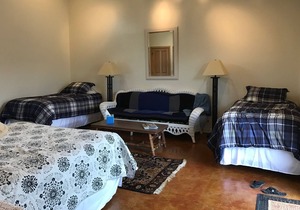 Volcanoes National Park - minutes away. 25 acre Nature Lodge