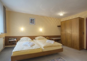 Waldseite Standard Room with Forest View 4 - 11 nights - Waldhotel Sonnenberg