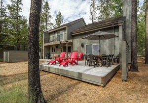 Walk to river, large deck, ping pong, bikes, AC, hot tub- VIRG04