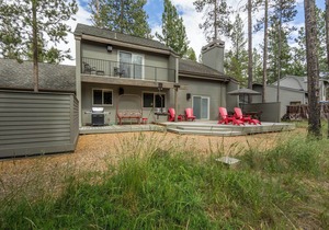 Walk to river, large deck, ping pong, bikes, AC, hot tub- VIRG04