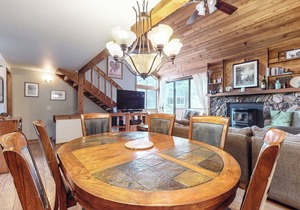 Walk to Town, Updated Townhome with Gas Grill, Year Round Hot Tub