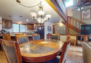 Walk to Town, Updated Townhome with Gas Grill, Year Round Hot Tub