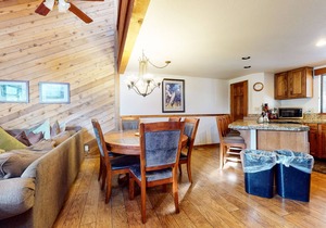 Walk to Town, Updated Townhome with Gas Grill, Year Round Hot Tub