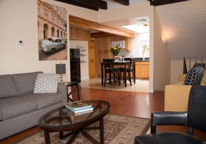 WALKING DISTANCE FROM FIVE STAR RESTURANTS!