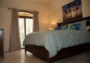 WALKING DISTANCE FROM 5 STAR RESTURANTS!!