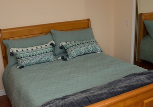 WALKING DISTANCE FROM FIVE STAR RESTURANTS!!