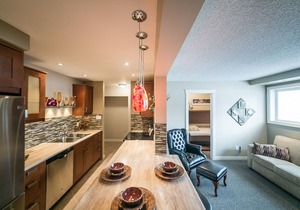 Warm &Cozy Newly Furnished Suite near Downtown&WEM