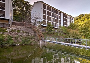 Waterfront Condo on Lake Ozark w/ Boat Slip & Pool