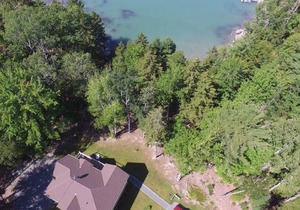 Waterfront Cottage with gorgeous sunset view