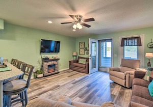 Waterfront Lake Delton Condo with Pool and Spa Access!