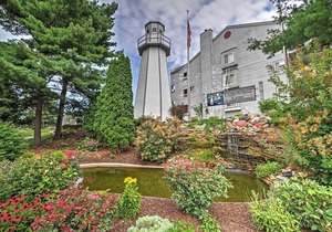 Waterfront Lake Delton Condo with Pool and Spa Access!