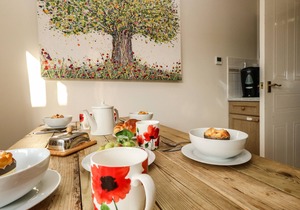 WATERS EDGE, pet friendly, with a garden in Wyke Regis