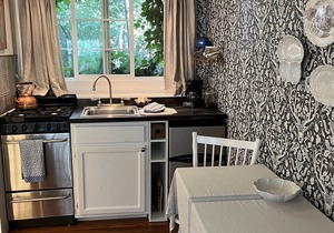 West-end carriage house