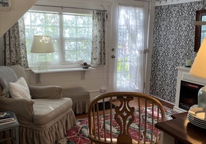 West-end carriage house