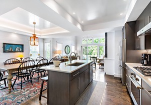 West End home comfortably sleeping 6 guests,