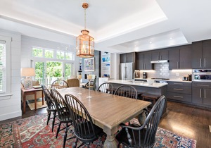 West End home comfortably sleeping 6 guests,