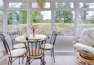 White House Cottage - Three Bedroom House, Sleeps 6