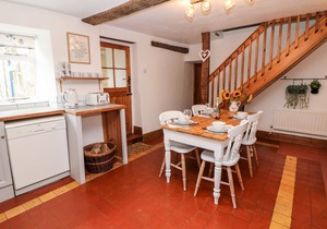 WHITE SWAN COTTAGE, pet friendly, with open fire in Youlgreave